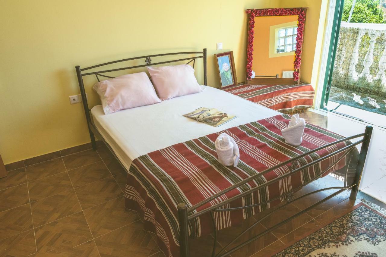 Modern Flat With Beautiful Views In South Of Corfu Apartamento Lefkímmi Exterior foto