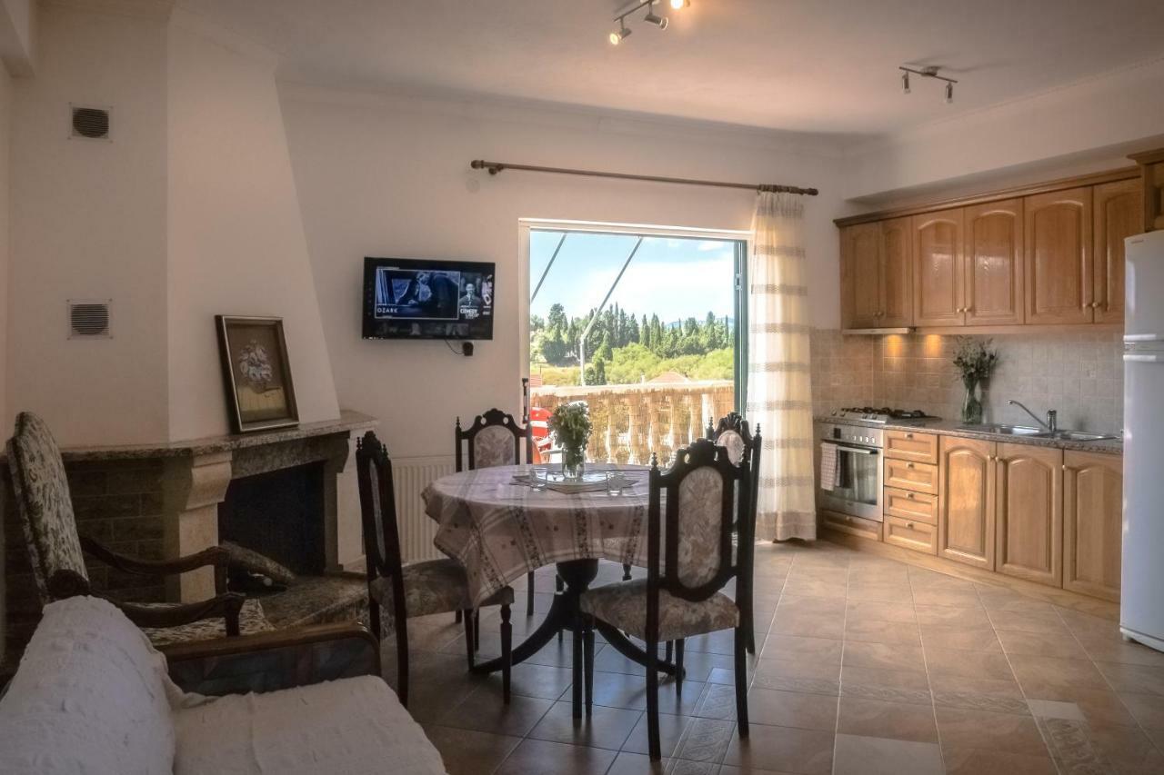 Modern Flat With Beautiful Views In South Of Corfu Apartamento Lefkímmi Exterior foto