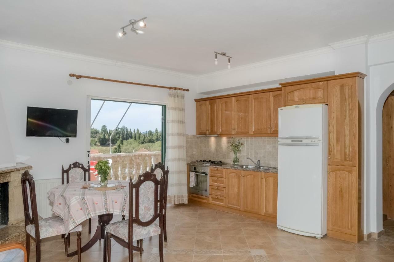 Modern Flat With Beautiful Views In South Of Corfu Apartamento Lefkímmi Exterior foto